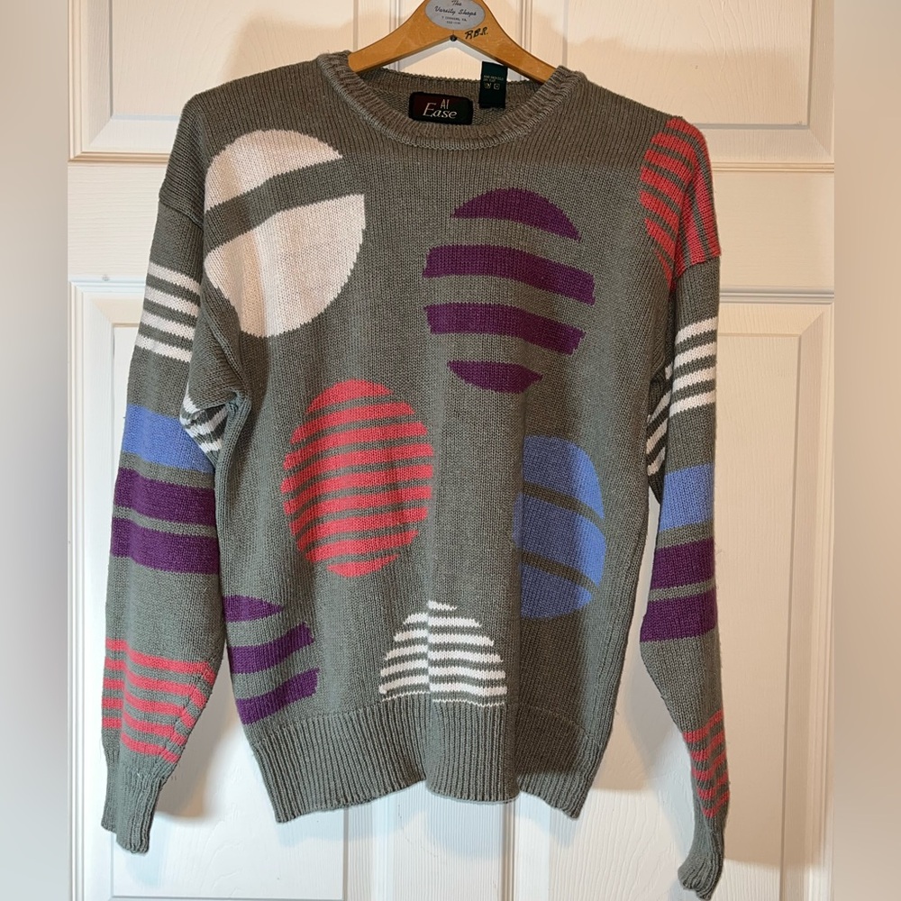 VTG At Ease Women's Gray Sweater with Colorful Patterns